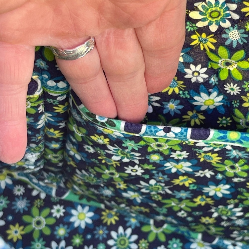 Vera Bradley Retired Daisy Daisy Pattern In Blue with Green Geometric Floral‎ - Picture 6 of 13